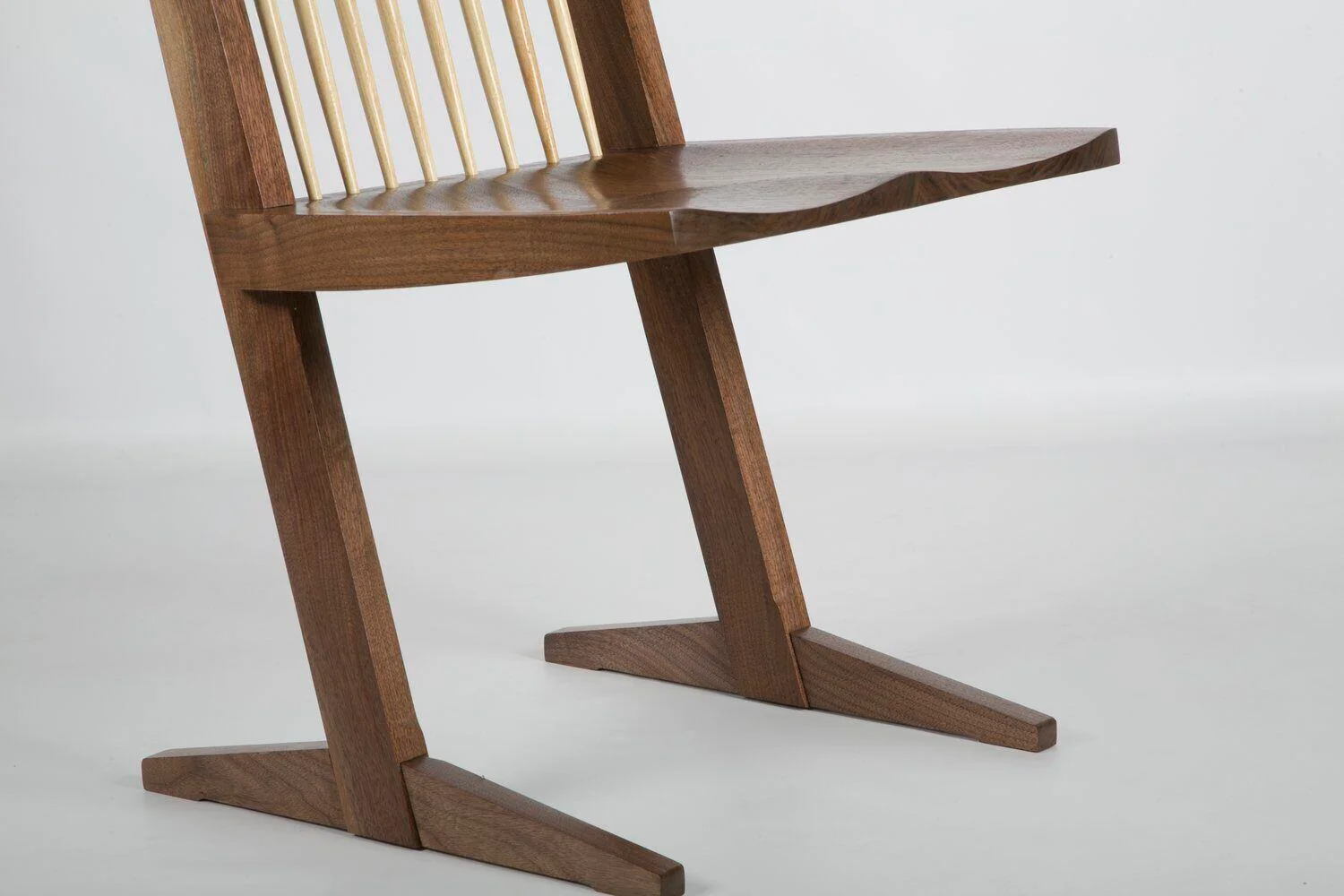 conoid-chair-carousel-3