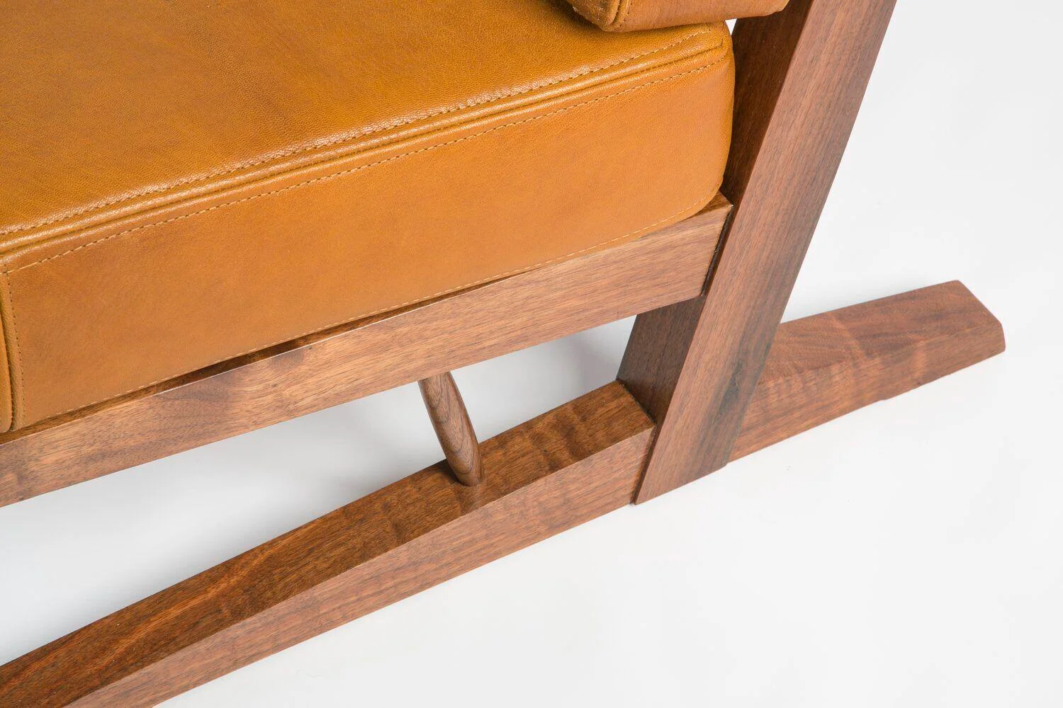 conoid-cushion-carousel-6-1