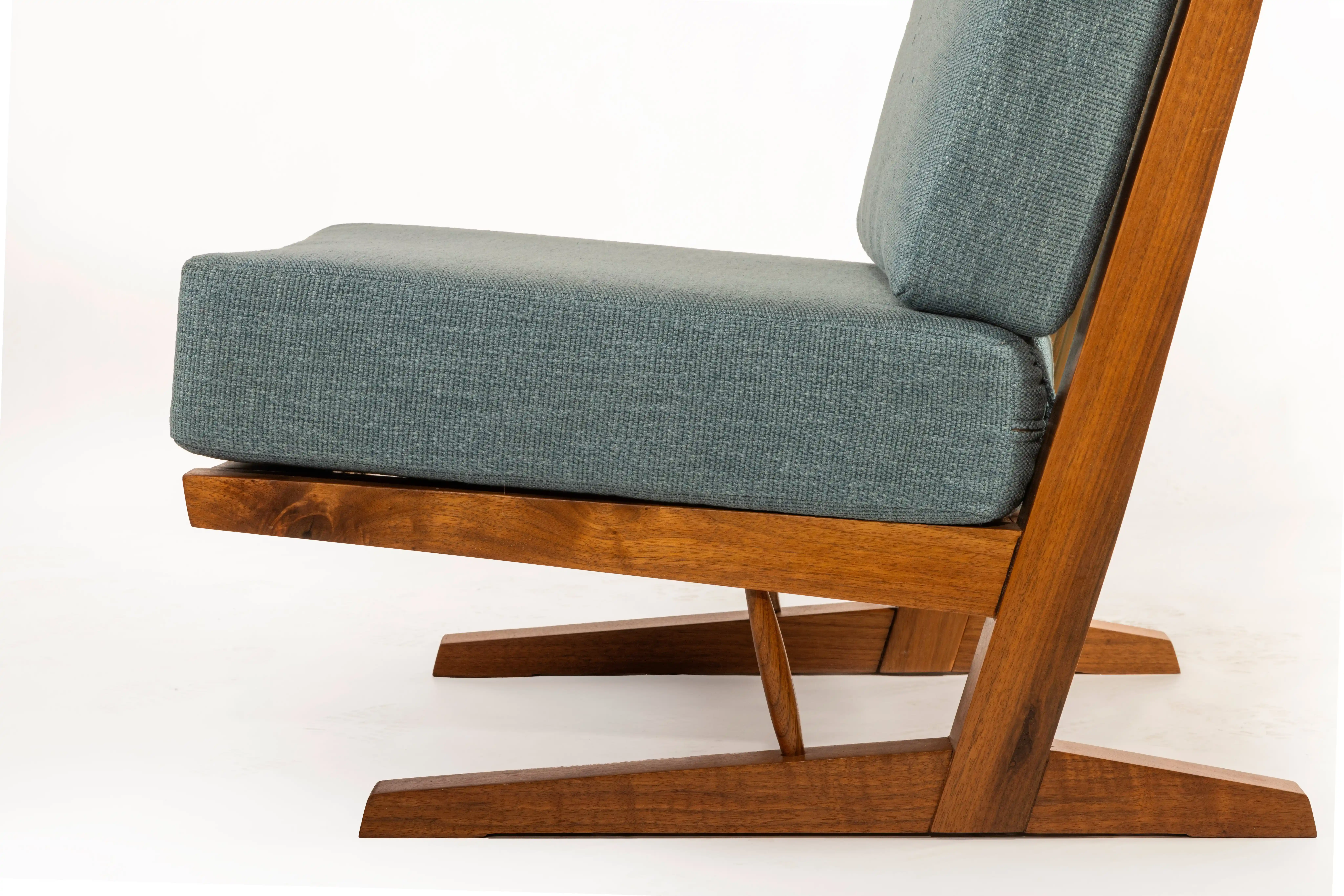 conoid-cushion-carousel-4