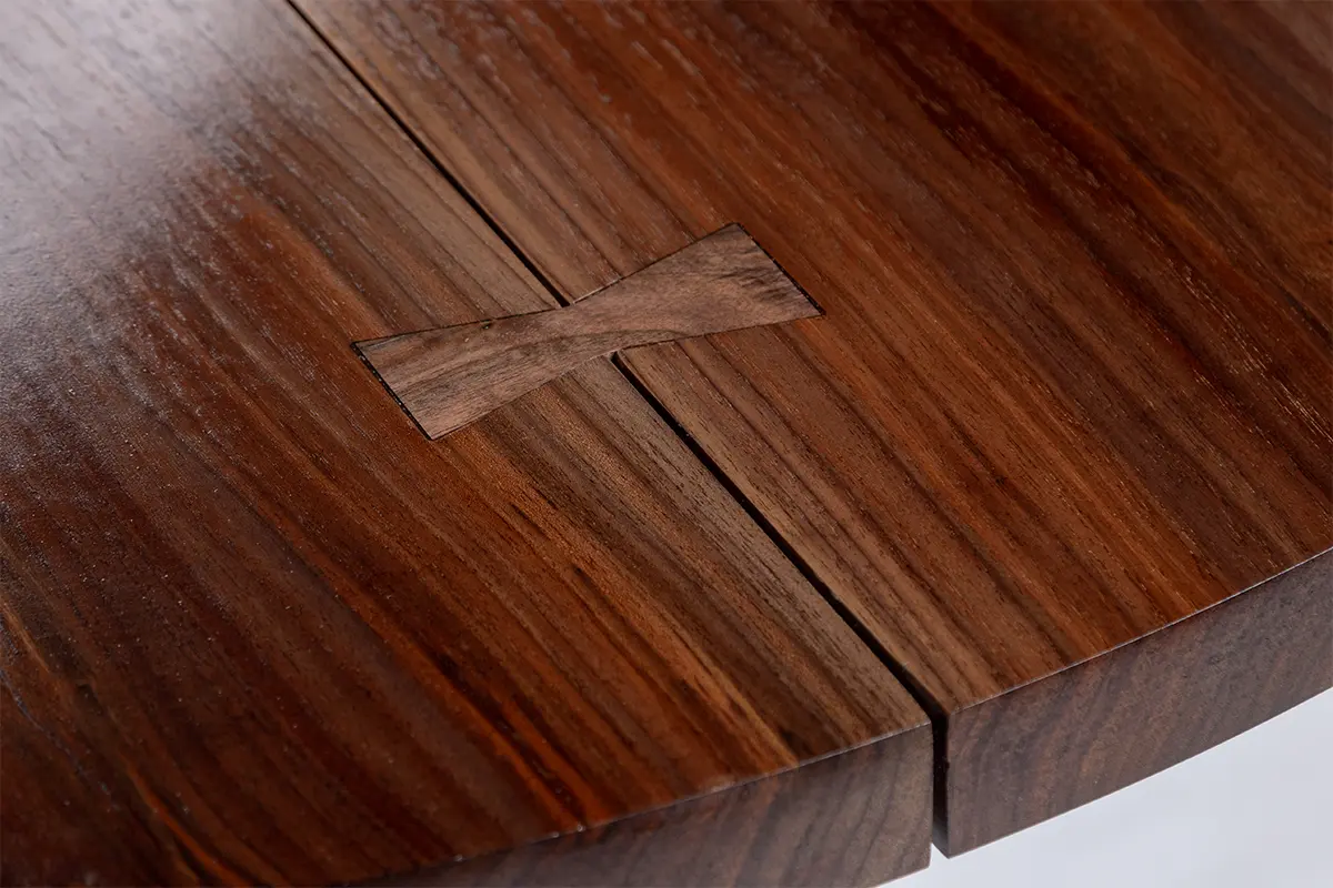 round dining table