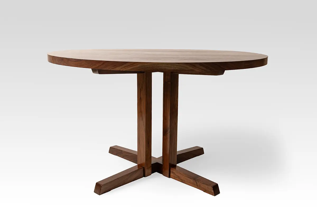 round dining table