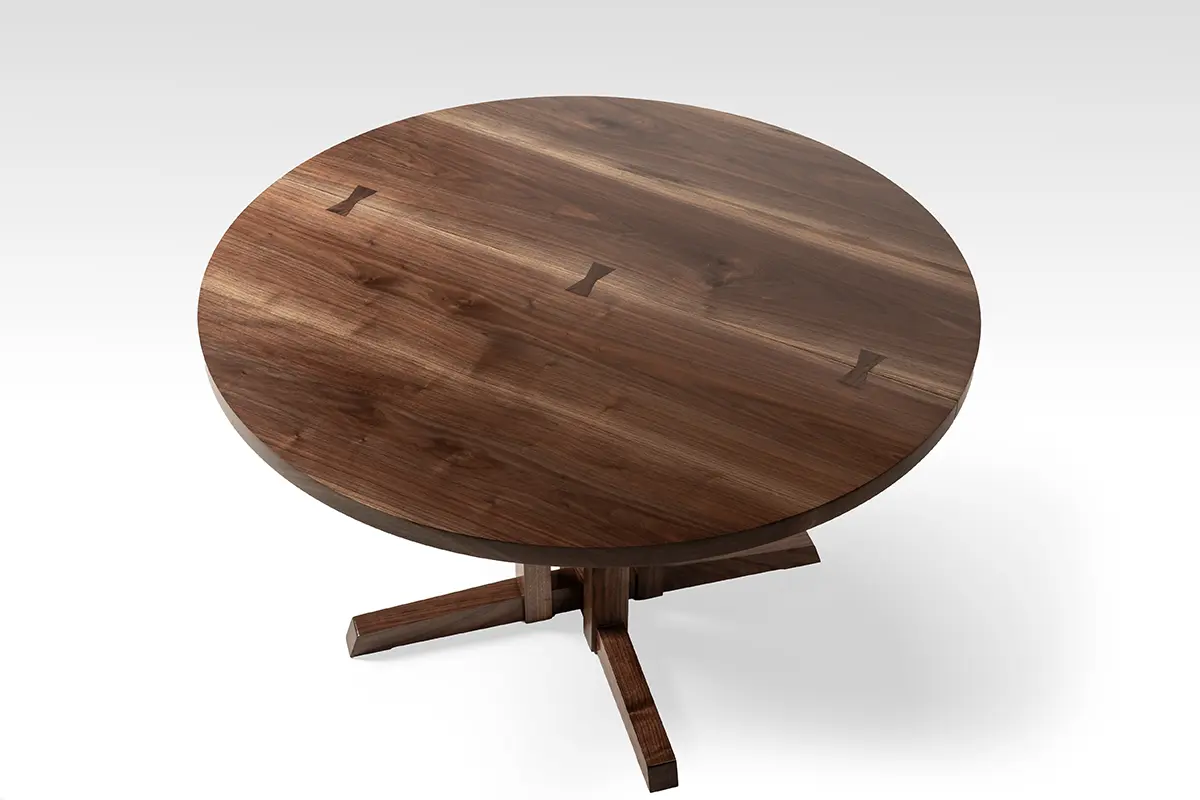 round dining table