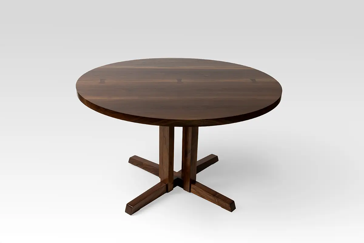 round dining table
